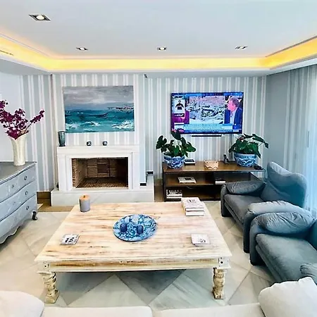 Superior 3 Bedroom Center Close To 아파트