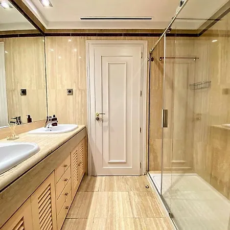 아파트 Superior 3 Bedroom Center Close To 마르베야