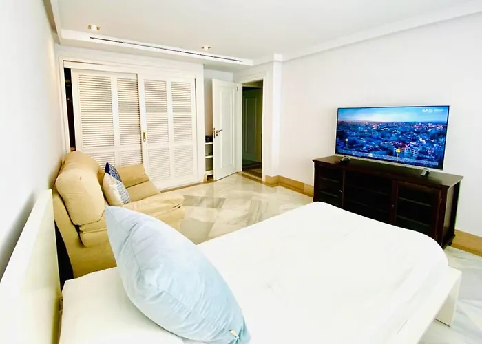 Superior 3 Bedroom Center Close To Apartamento Marbella
